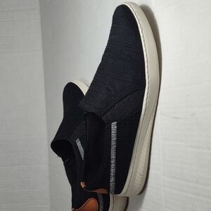 Baretraps black canvas slip on's shoes
